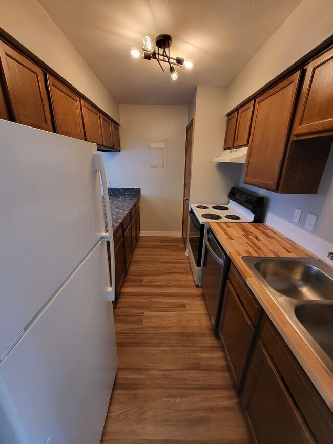 Photo - Bright, Spacious & Beautifully Updated—Available August 10th!!