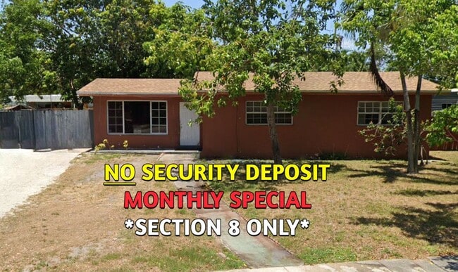 Building Photo - Nice 4-2 House with Central AC & Backyard