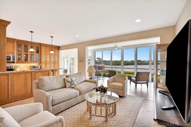 2704 Captains Way
