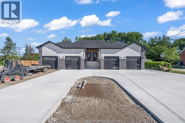 Photo - 1035 CROYDON UPPER