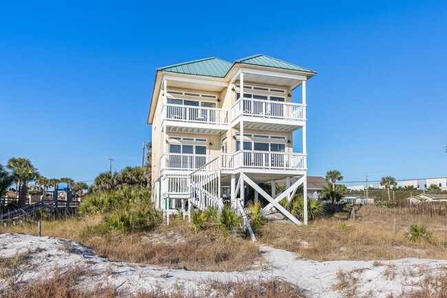 Building Photo - Newly Renovated Beach Front Four Bedroom Home