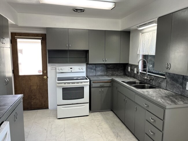 Photo - 3 Bed Eureka Home With Large Fenced Yard, Deck & Views Of The Bay! Small Pets Considered