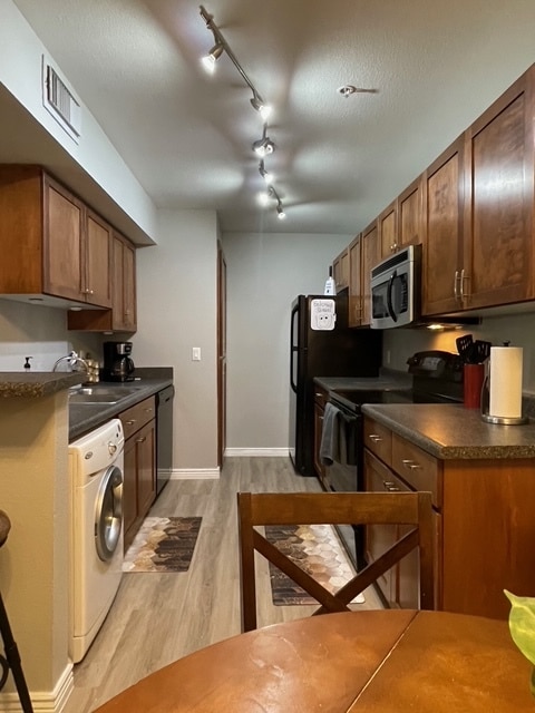 Kitchen - 1385 W University Ave Unit 147