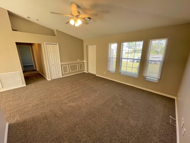 Photo - 5177 Andris St