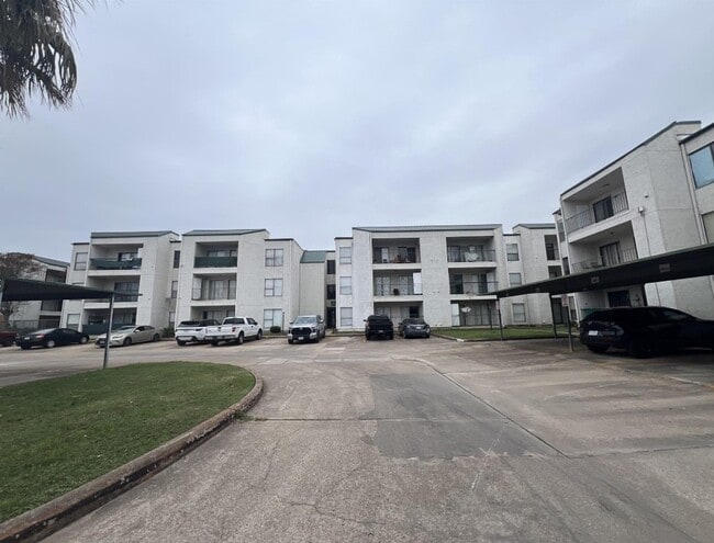 Photo - 2830 S Bartell Dr