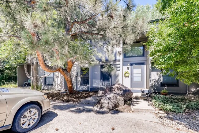 Photo - 2 BED/1.5 BATH Townhome in South Boulder! Available May 3rd!