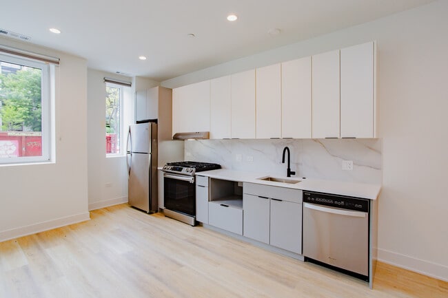 Building Photo - 3823 N Ashland Ave Unit 3821 Rental