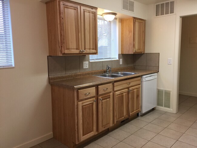 Photo - 632 N Main St Unidad 632