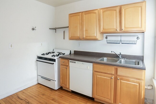 1511 W Barry Ave Unit 2