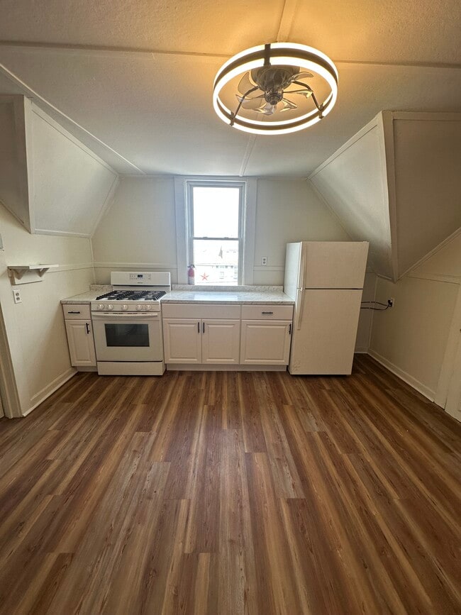 Photo - 446 Coe St Unit 3