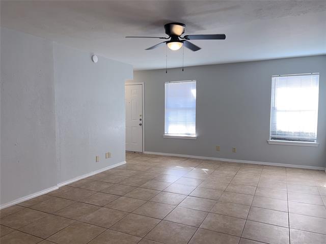Photo - 2416 Lakeview Cir