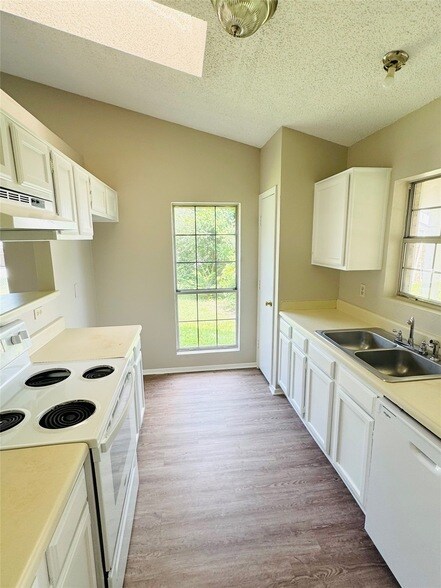 821 Colchester Dr