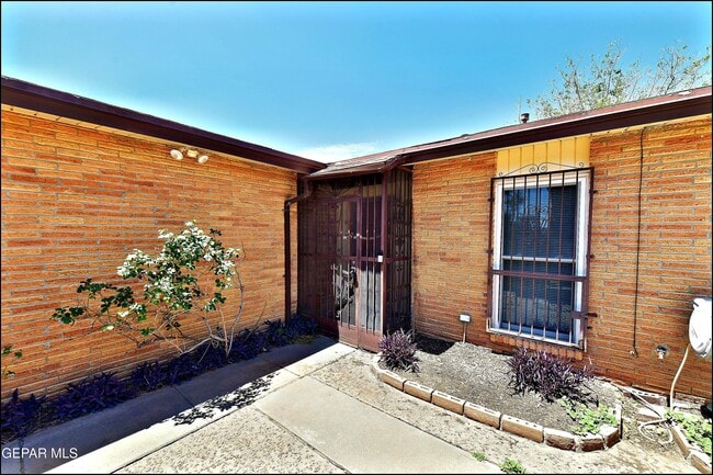 Photo - 10117 Mercedes St