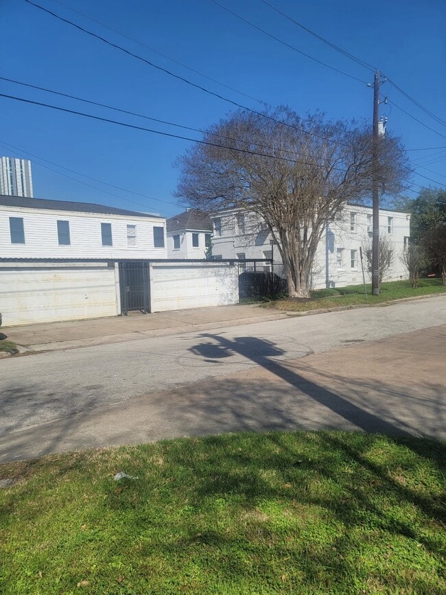 Building Photo - 5614 Chartres St Unit 5