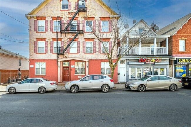 Building Photo - 213 Hall Ave