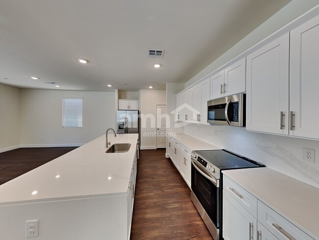 Photo - 263 Yasmin Daylily Pl