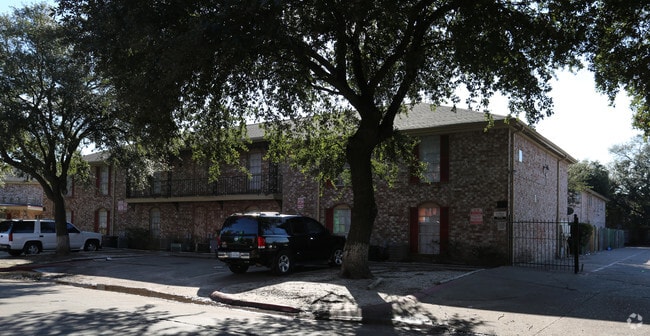 Photo - Valley Oaks Apartments