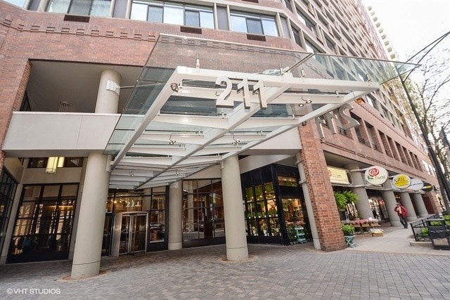 Building Photo - 211 E Ohio St Unit 719