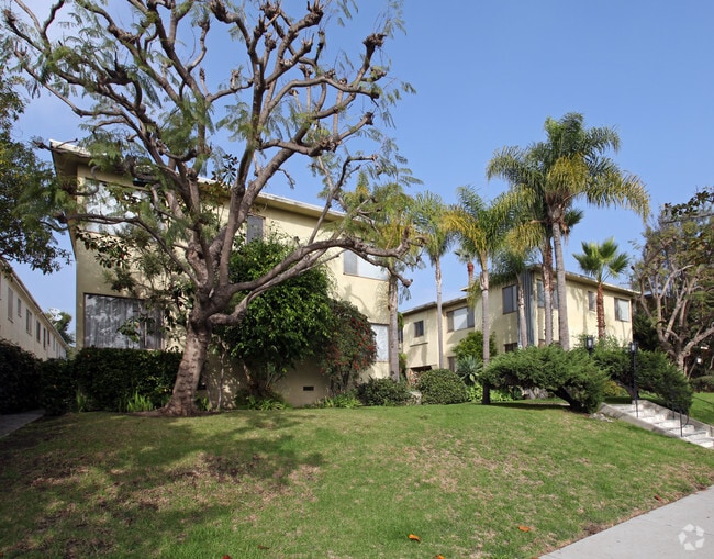 421 San Vicente Apartments - 421 San Vicente Apartments