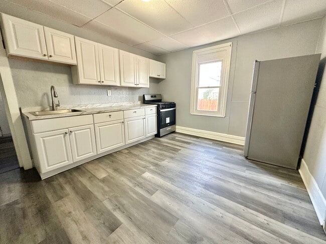 Photo - 223 S 3rd St