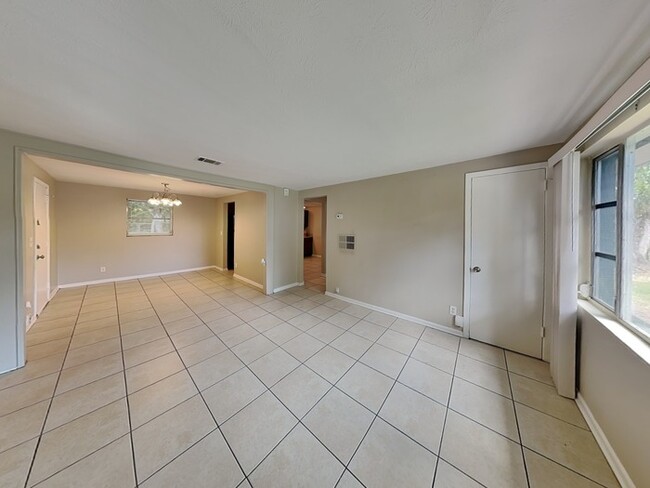 Photo - 6150 George Wood Ln W