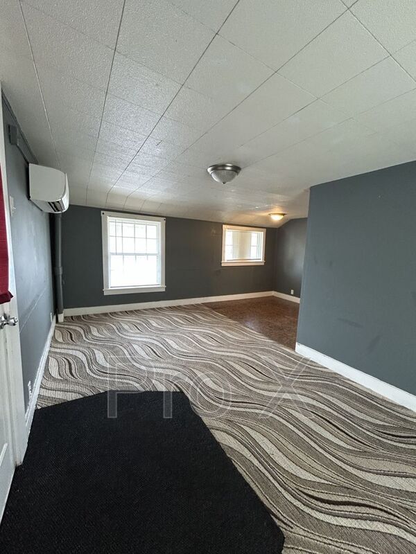 Photo - 107 W Lindburg St