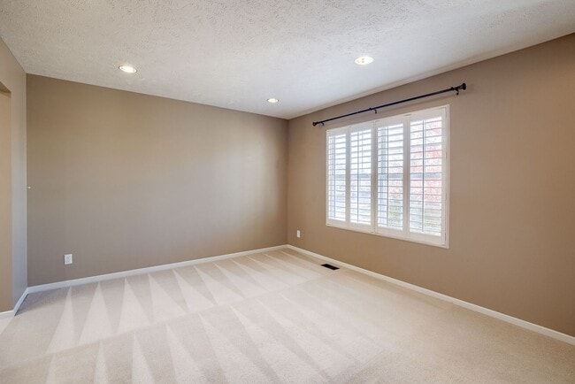 Photo - 3 Bedroom In A Great Location!!