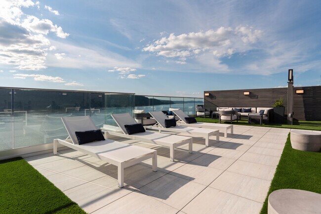 Stratus Roof Deck looking up the Hudson