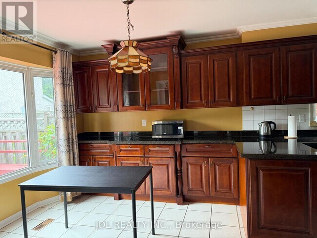 Photo - 87 Strathmore Dr