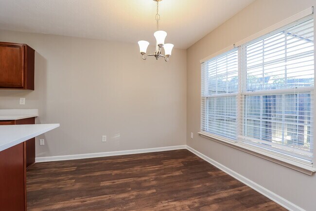 Photo - 804 Birchmill Point N