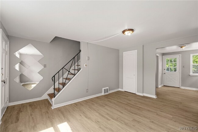 Photo - 714 Taunton Pl