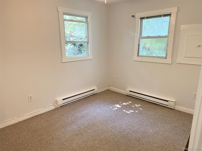 Photo - 21 De Russey Ln