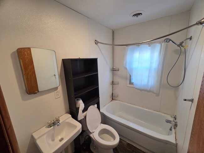 Photo - 2 bedroom house in Rockwell City $695 per month