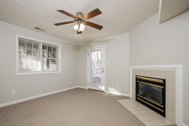 Photo - 936 Heatherstone Dr