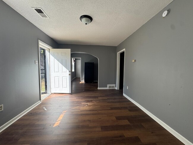 1106 Parkland Rd