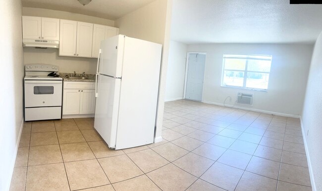 Photo - LARGE NEWLY RENOVATED APARTMENTS Unit 1564-61 - 2/1 - U