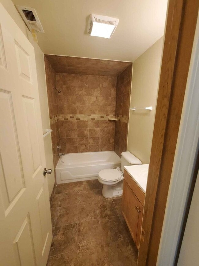 Photo - 24691 W Outer Dr Unidad Apartment #4