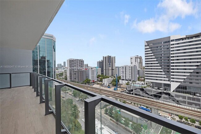 Photo - 88 SW 7th St Unidad 1010