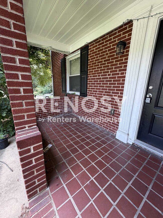 Photo - 601 Warwick Rd