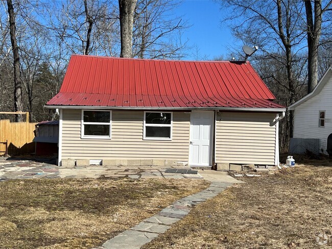 Building Photo - 35 S High St Rental