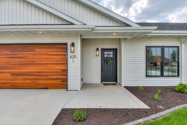 Building Photo - 625 Layne Dr Unit 1