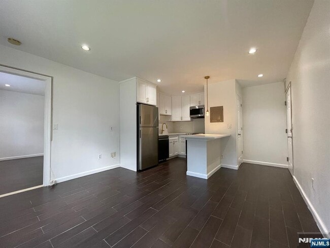 Building Photo - 9 Vreeland Ave Unit 1A-1A Rental