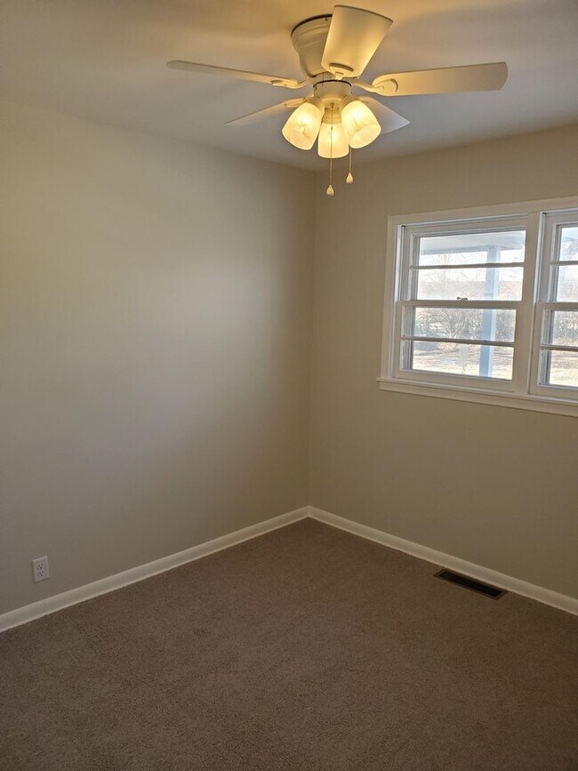 Photo - Like New 3 bedroom 1.5 bath Ranch Near Kellogg and Rock