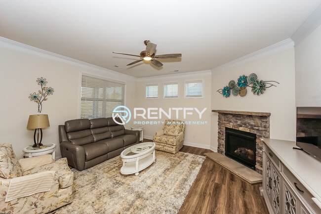 Photo - 446 Secretariat Dr