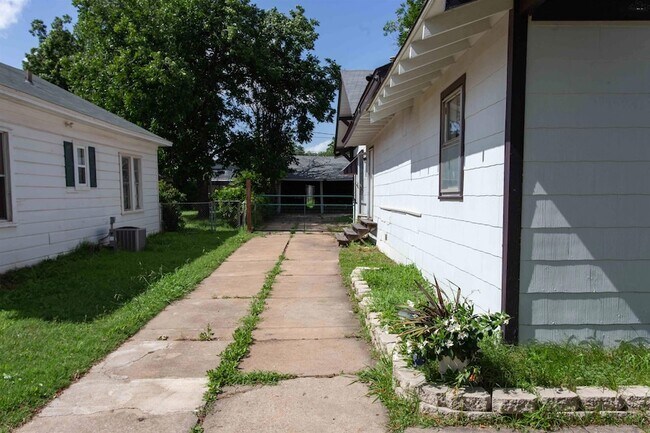 Photo - 1710 Pearl Ave