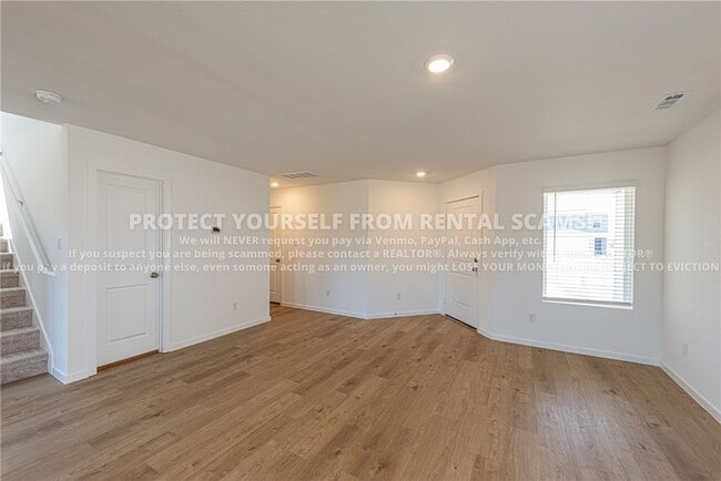 Photo - 605 Marsol St
