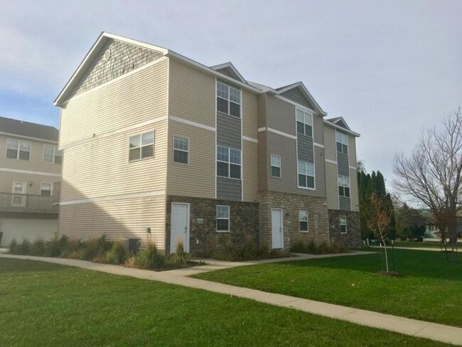 Building Photo - 1305 S G Ave Unit 30