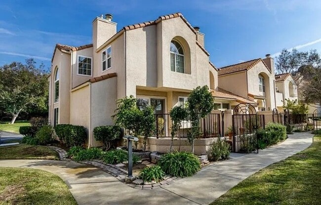 Building Photo - COMPLETELY REMODELED 3 Beds+2.5 Baths 2-st... Rental