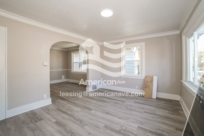 Photo - 608 E Thrush Ave