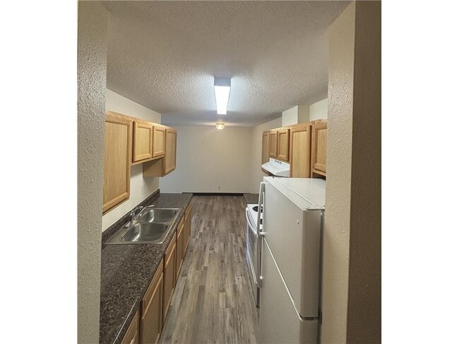 Photo - 720 Melody Ln